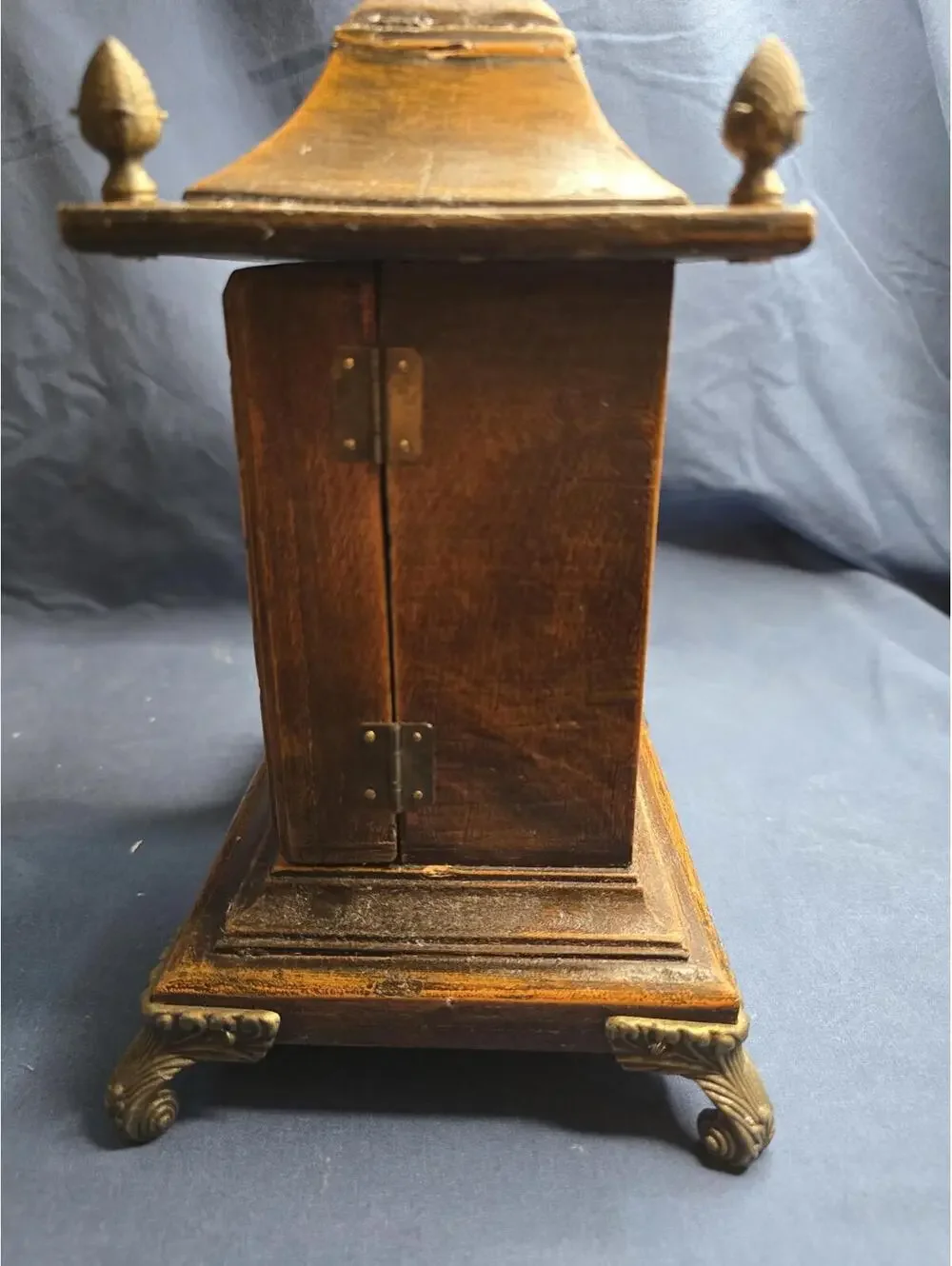 TIANGUAN Quartz WOOD Shelf CLOCK w/Door 3 Hooks Ornate Feet Finials, Roman #'S